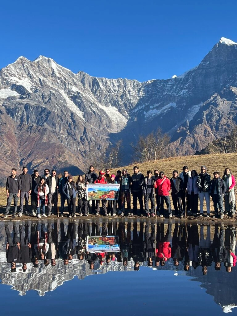 Travelers group photo at Budha Madmaheshwar top viewpoint